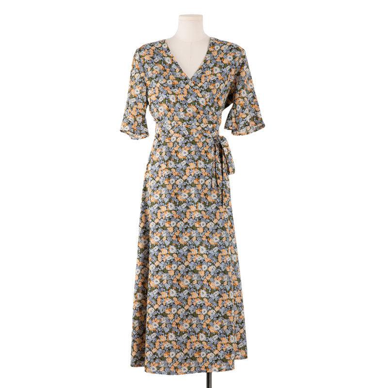 家族お揃いの花柄シャツとドレス - 魅力的でコーディネートされた外観-家族お揃い-dresslikemommy.com