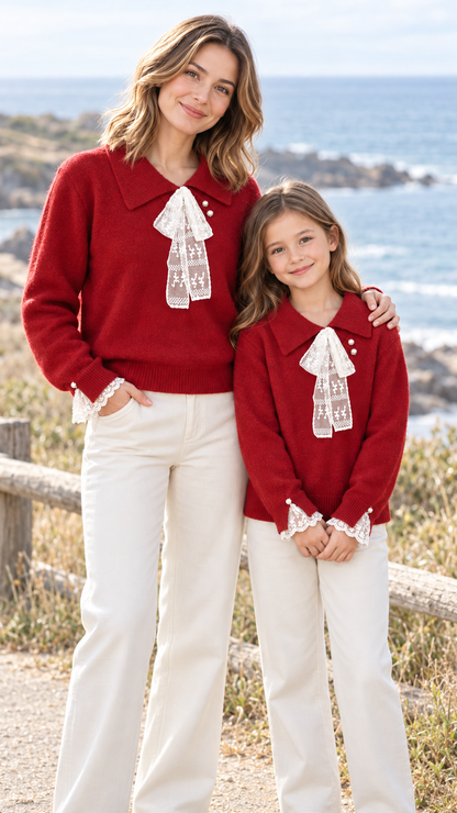 Maman et fille sorties ensemble en pulls en tricot Red Lace Bow assortis.
