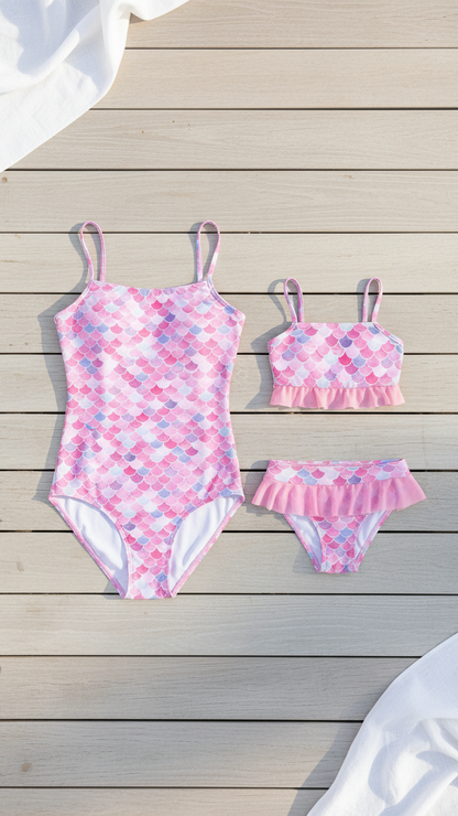 Elegante conjunto tankini con escamas de sirena en color rosa para madre e hija