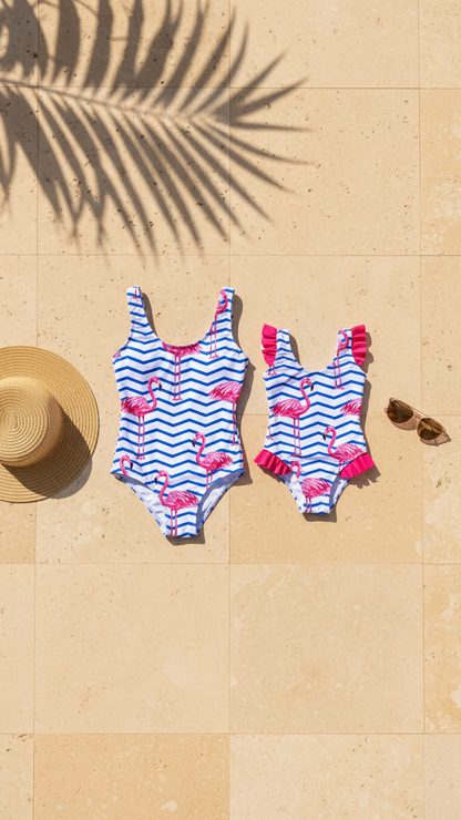 Trajes de baño de una pieza con estampado de flamencos y encanto náutico... | DLM