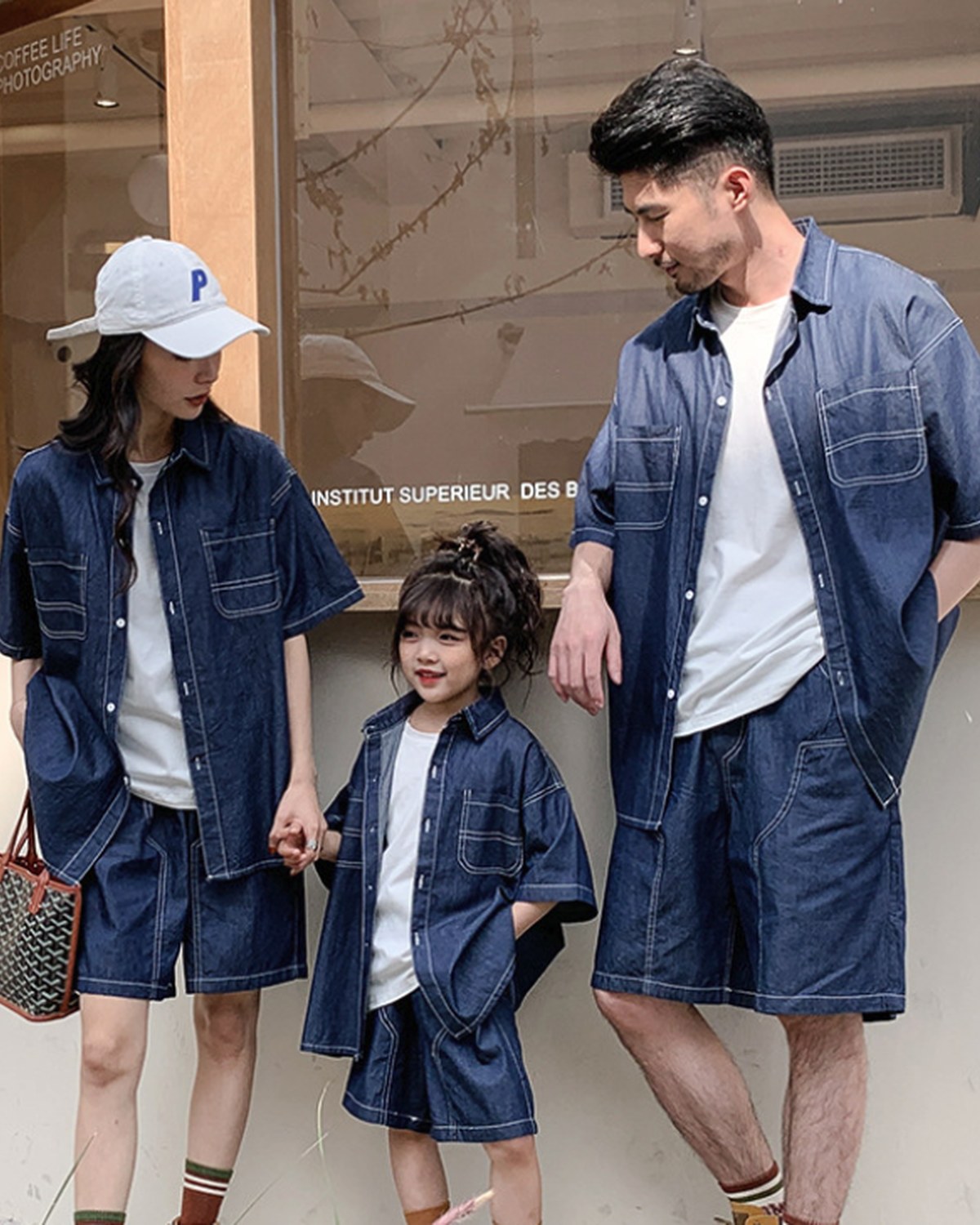 Style familial assorti pour l'automne : carreaux, flanelle et plus encore